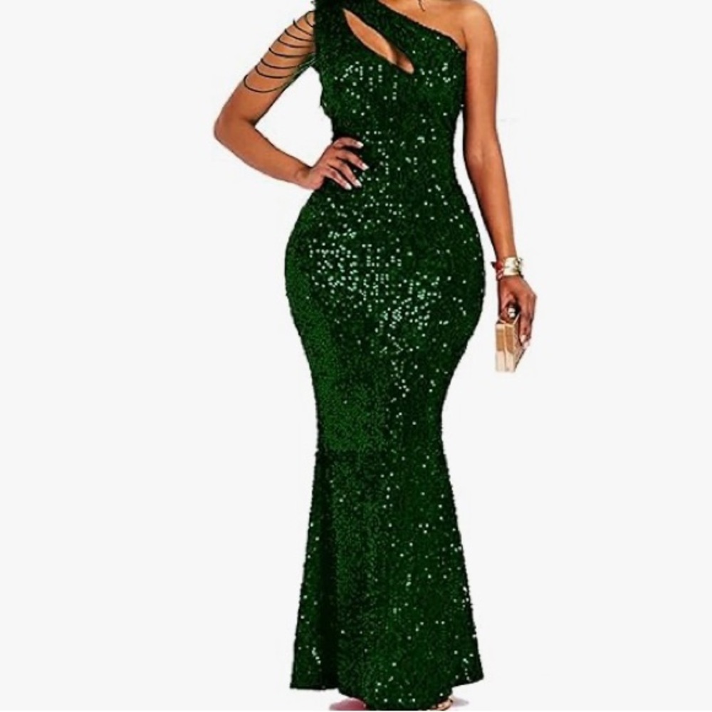 This is a green dress . The size of this dress is an 2XL(18-20) .